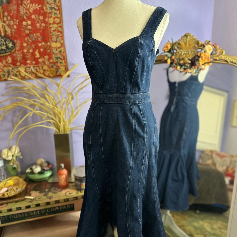 Express Blue Midi A-line Dress with Sleeveless Design and Sweetheart Neckline